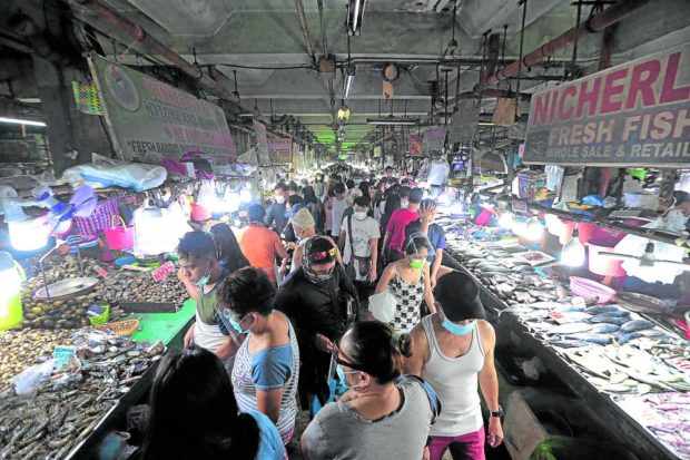 Shoppers inside a wet market. STORY: PH braces for even higher food prices in Q4