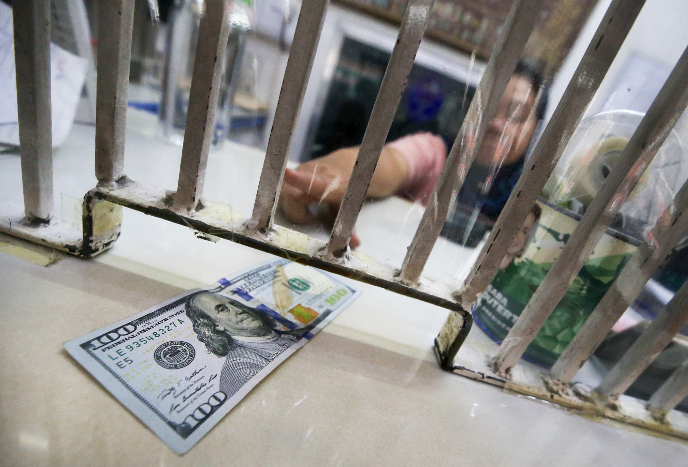 PH Peso Slides Further At 56 37 Against US Dollar Inquirer Business ph-peso-slides-further-at-56-37-against-us-dollar-inquirer-business