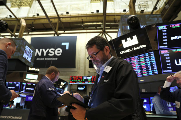 Traders on NYSE trading floor