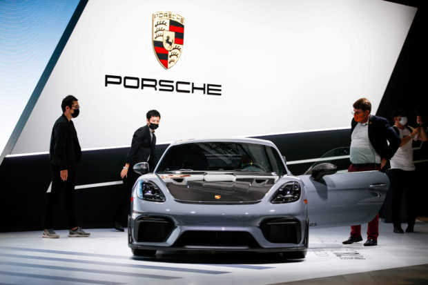 Auto show attendees attendees looking at the 2022 Porsche 718 