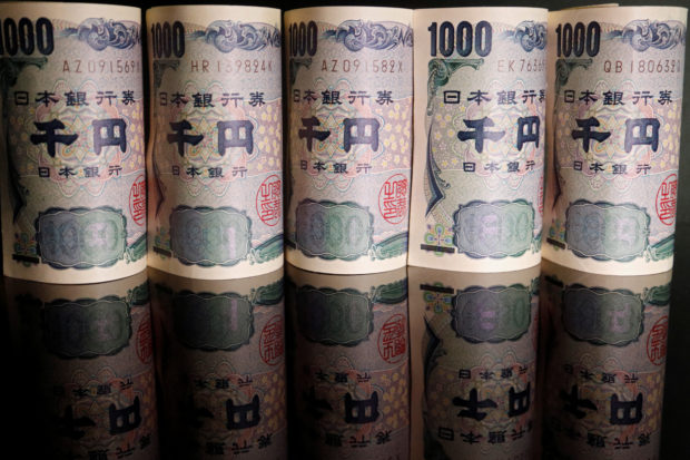 Japanese yen banknotes