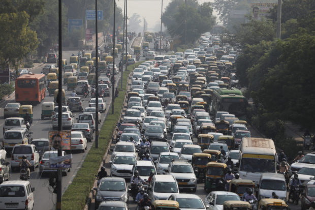Morning traffic in New Delhi