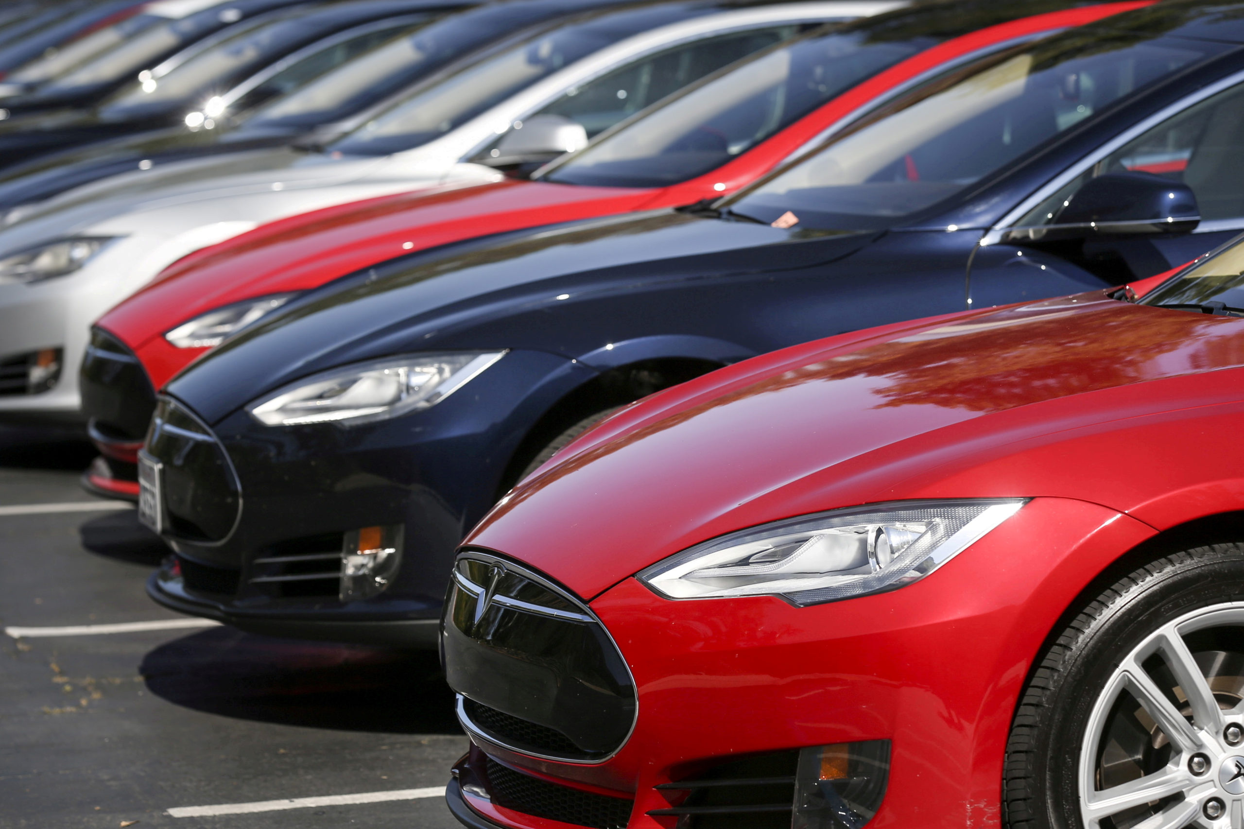 Tesla Inc recalls more than 40,000 2017-2021 Model S and Model X vehicles