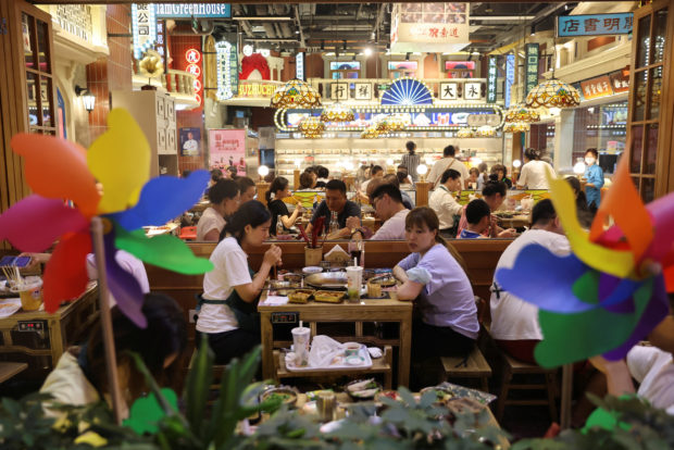 China 's catering, tourism sectors