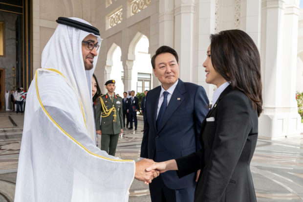 Sheikh Mohamed bin Zayed Al Nahyan, President of the UAE welcomes South Korean President and First Lady