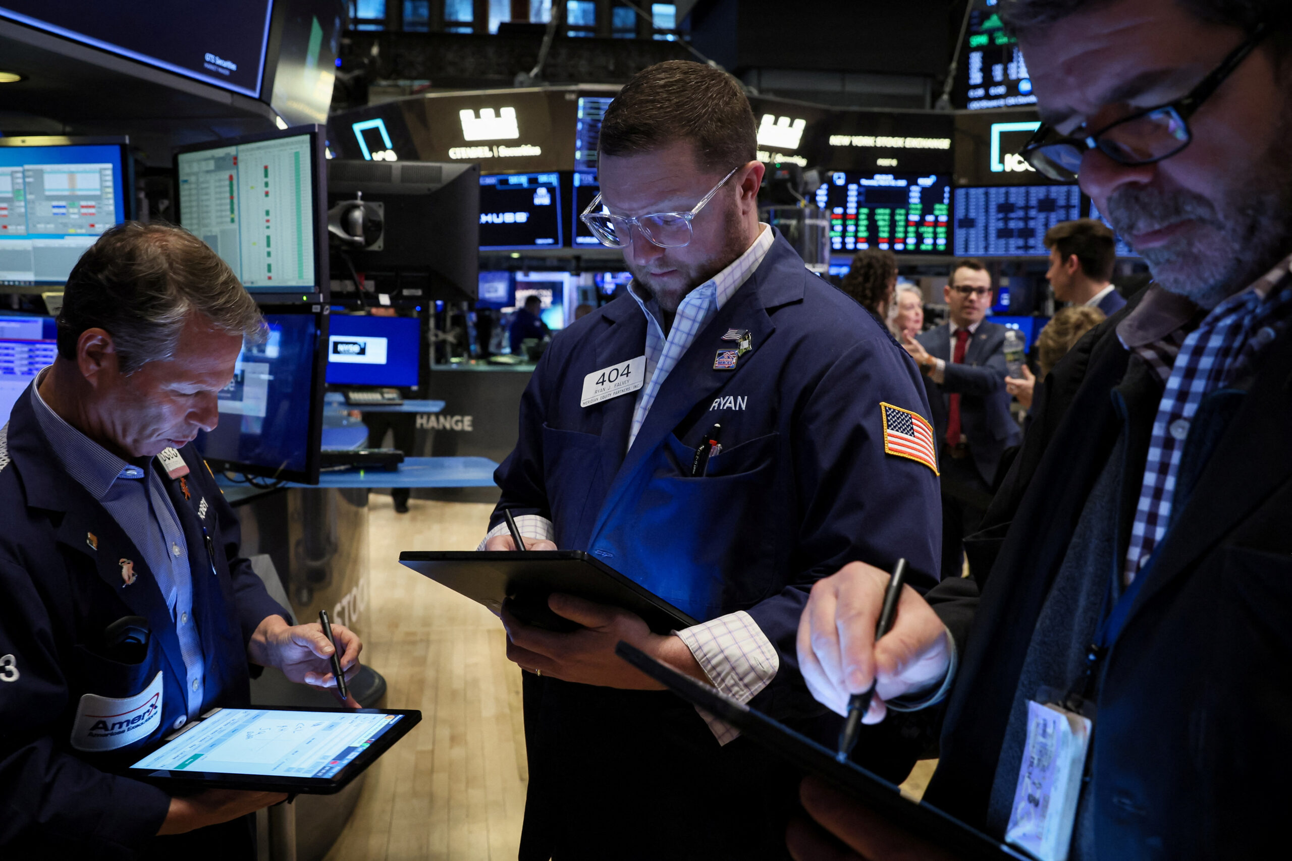 wall-st-ends-higher-investors-await-earnings-fed-cues-inquirer-business