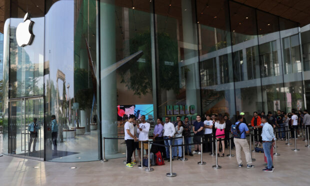 Hundreds queue up for the re-opening of the Apple store at