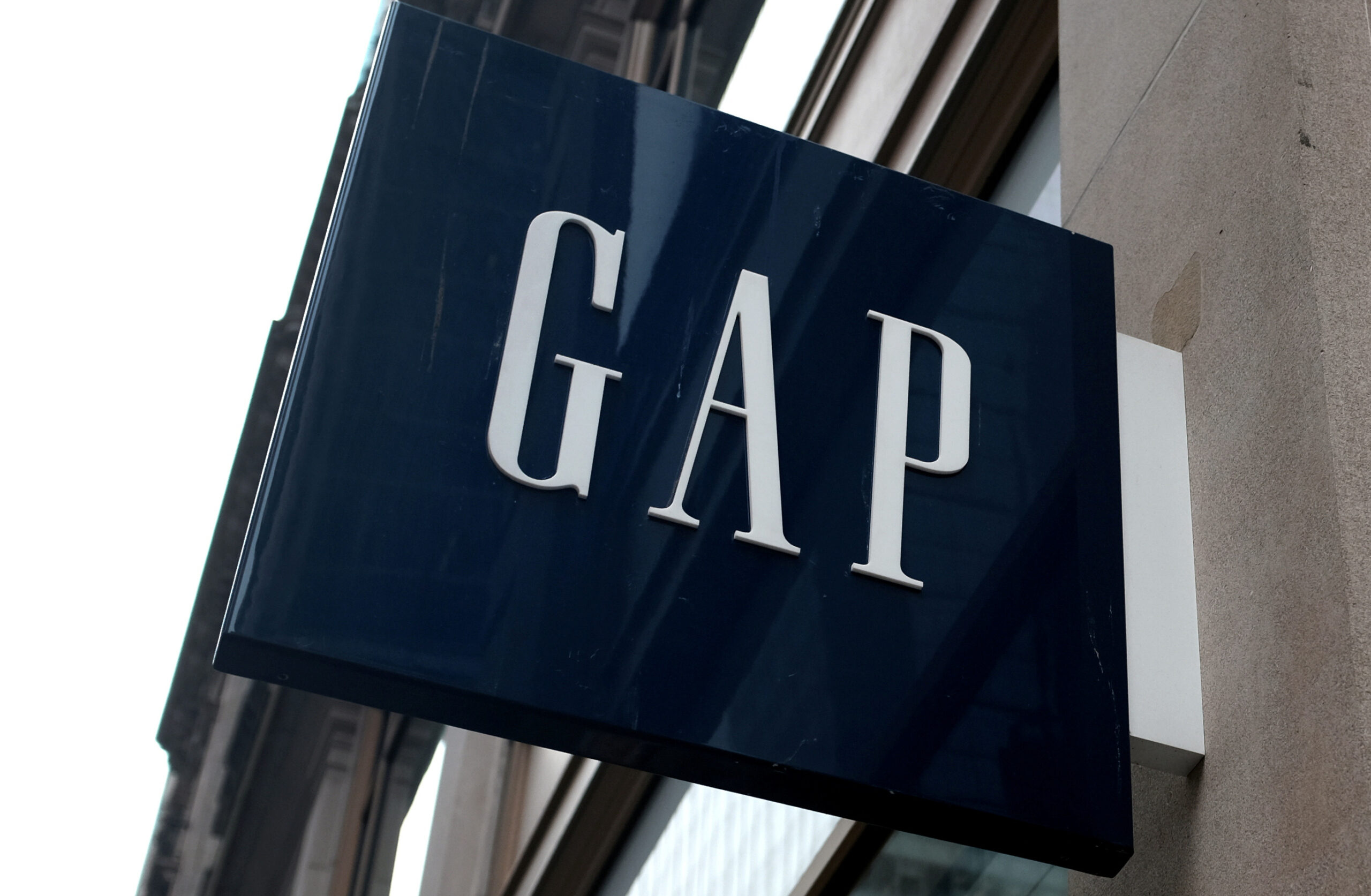 Gap to cut hundreds of jobs in new round of layoffs WSJ Inquirer