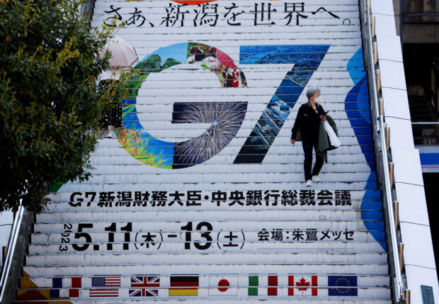 Логотип встречи министров финансов и управляющих центральными банками Большой семерки в Японии