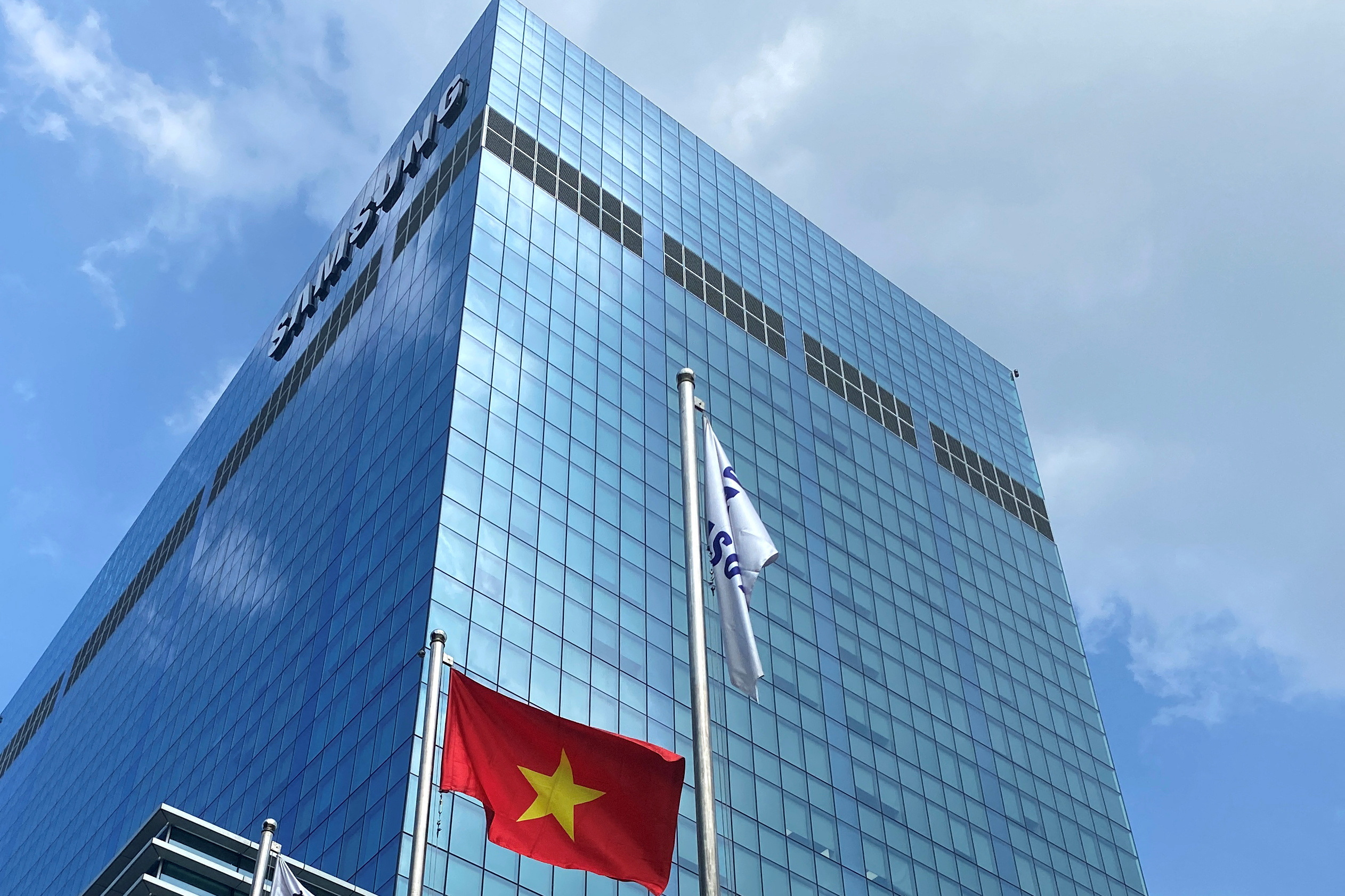 vietnam-eyes-multi-million-dollar-handouts-to-samsung-others-to-offset