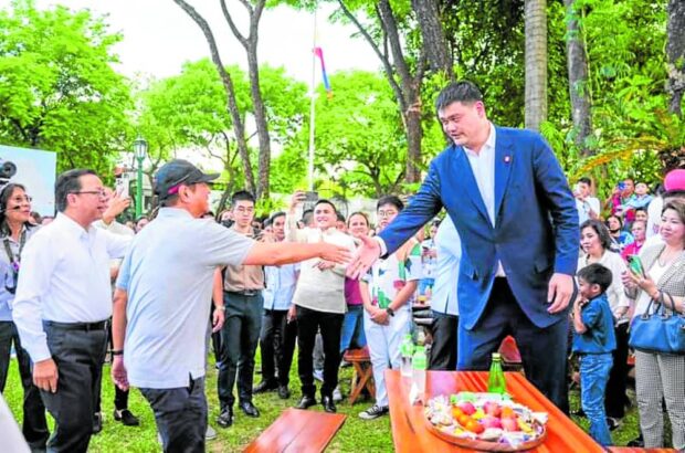 Yao Ming shakes hand with President Ferdinand Marcos Jr.  at the Sports Day charity event hosted by in Malacanang. Looking on (leftmost) is Chinese Ambassador to the Philippines Huang Xilian.