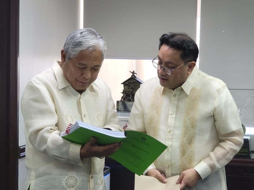 Philippine National Railways chair Michael Ted Macapagal and DOTr Secretary Jaime Bautista confer on the progress of the North-South Commuter Railway (NSCR) construction.