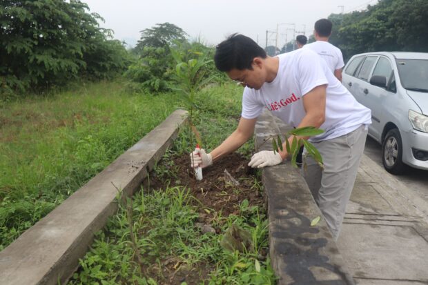LGEPH Managing Director Mr. Sungjae Kim planting a sapling during the Tree Planting Activity on World Environment Day.