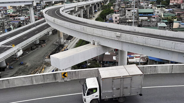 This is part of the still toll-free North Luzon Expressway (NLEX) Connector, which connects lanes from Caloocan City's C3 to España, from España going to Port Area and from Port Area to España in Manila. STORY: NLEx wants to start charging for Connector Road use by next month