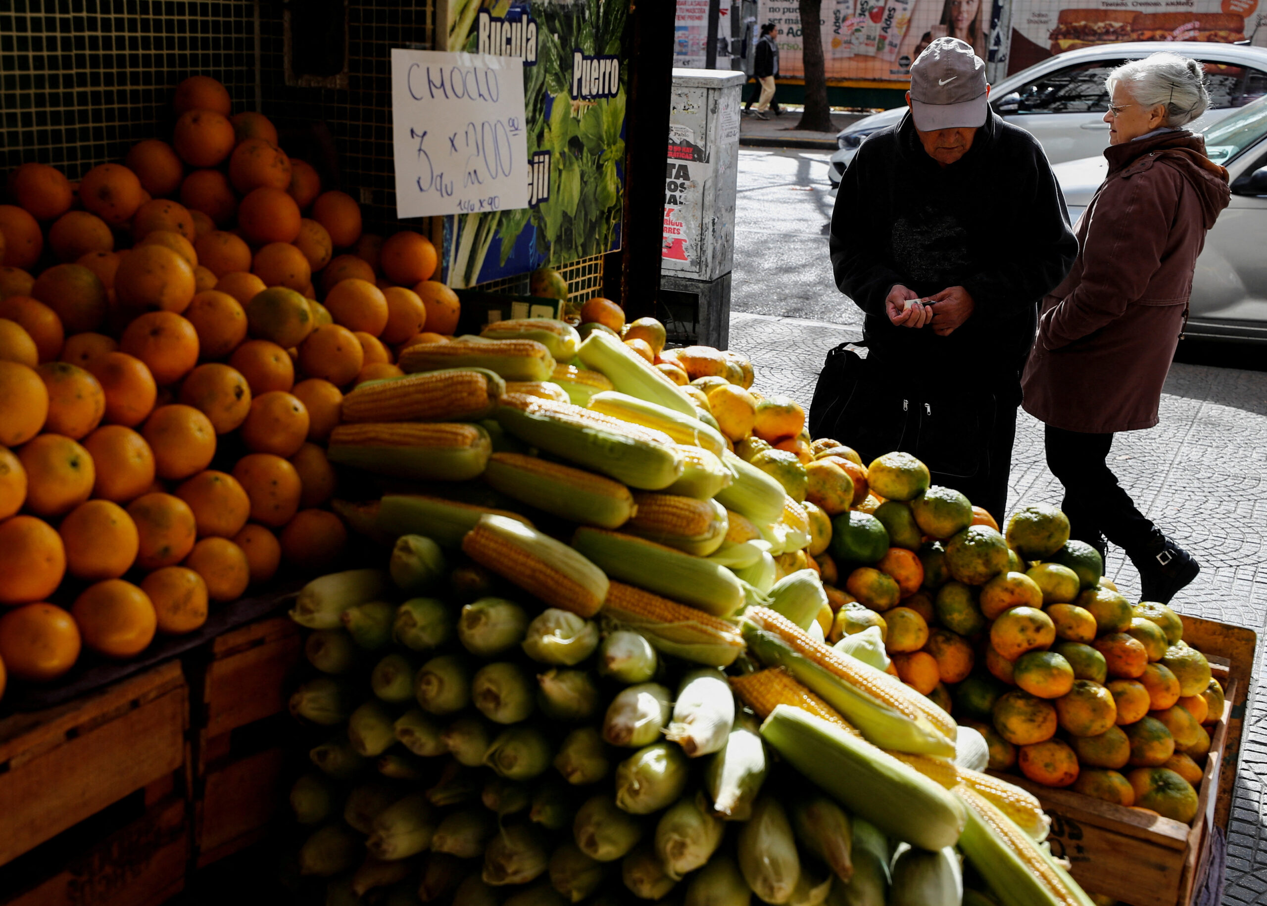 Argentinas Economic Woes Spark Supermarket Tourism From Neighbors Inquirer Business 7485