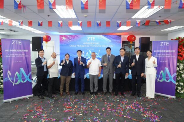 Toasting for better things to come for the two countries are Mr. Zhang Yuxuan, VP, ZTE Philippines, Hon. Edwin Ligot, Assistant Secretary, DICT, Hon. Anna Mae Lamentillo, Undersecretary, DICT, Mr. Yang Guoliang, Minister Counselor, Chinese Embassy, Hon. Glenn Penaranda, Assistant Secretary, DTI, Mr. Ji Lingpeng, Counselor, Chinese Embassy, Mr. Jin Zhichao, CTO, ZTE Philippines, Mr Xiao Wei, CEA of DITO, and Ms. Yuan Xueting, SVP, ZTE Philippines.