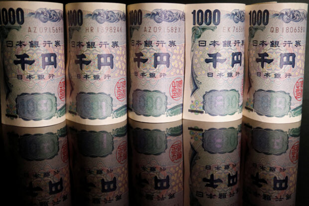 Japanese yen banknotes
