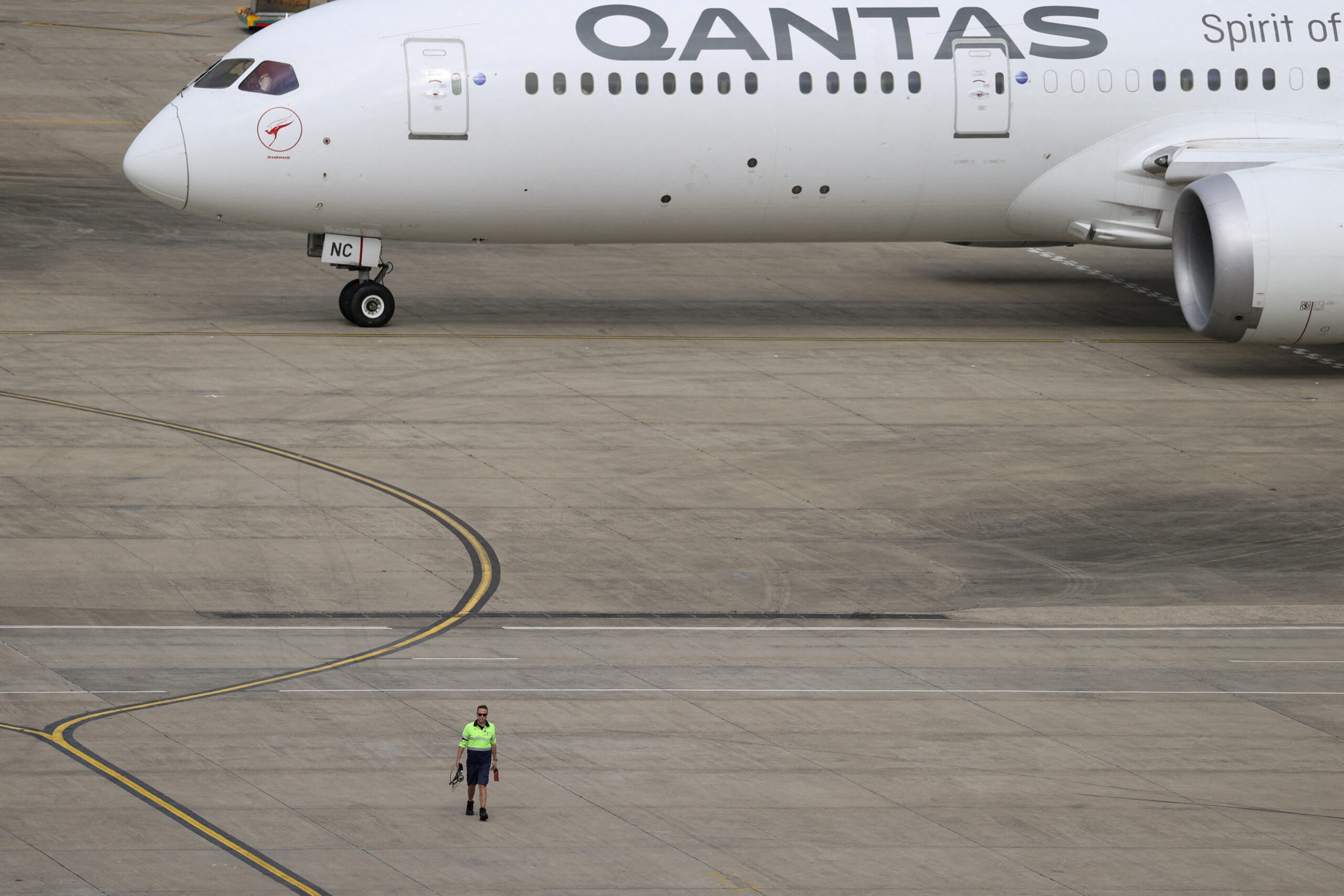 Qantas apologizes after Aussie regulator alleges ticket sale for ...