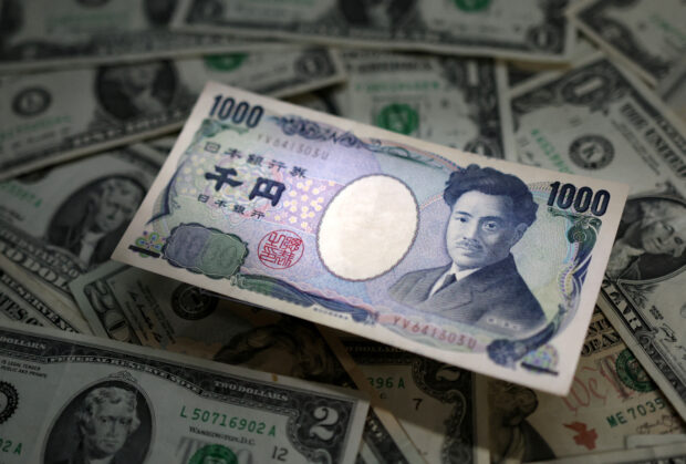 Japanese yen and US banknotes