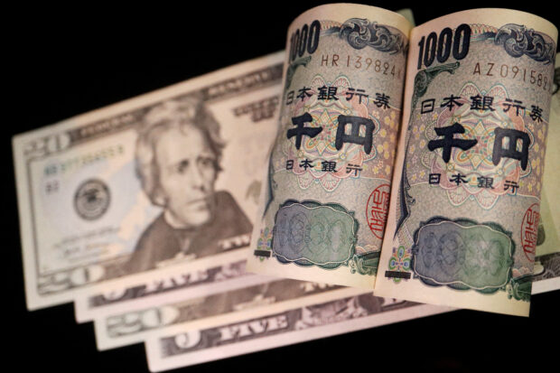 Japanese yen and US dollar banknotes