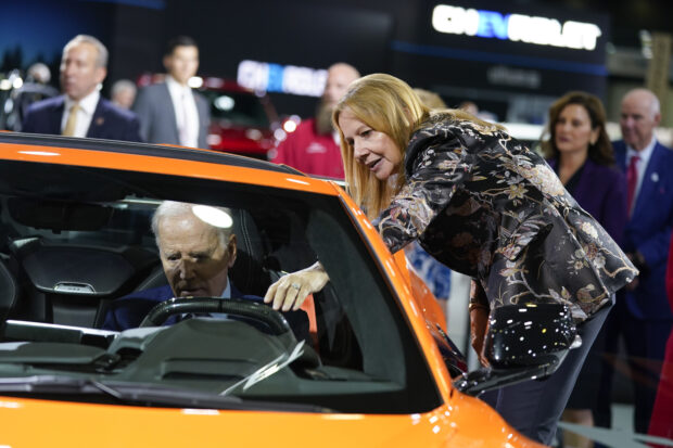 GM CEO Mary Barra with President Joe Biden