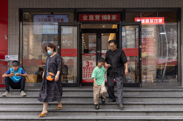 People leaving Nanchengxiang restaurant in Beijing