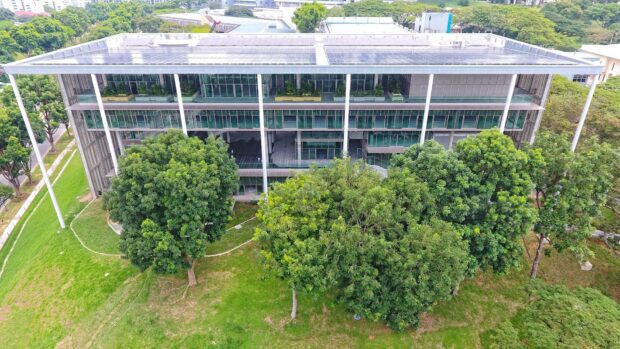 SDE4, Singapore’s first new-build net-zero building, was awarded Zero Energy Certification by the International Living FutureInstitute. (HTTPS://NEWS.NUS.EDU.SG)