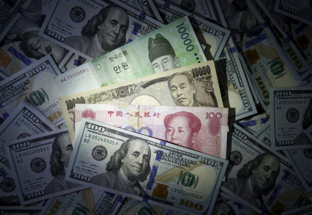 Asian currencies and dollar banknotes