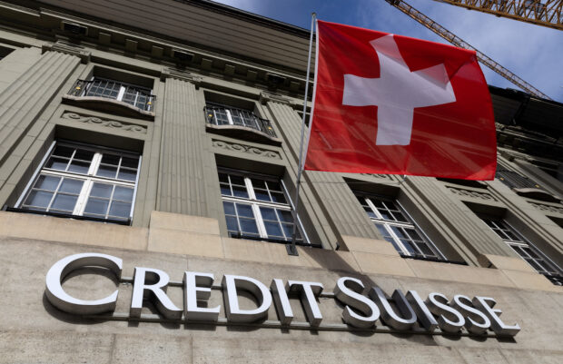 Swiss financial watchdog wants to examine clawing back bankers' bonuses
