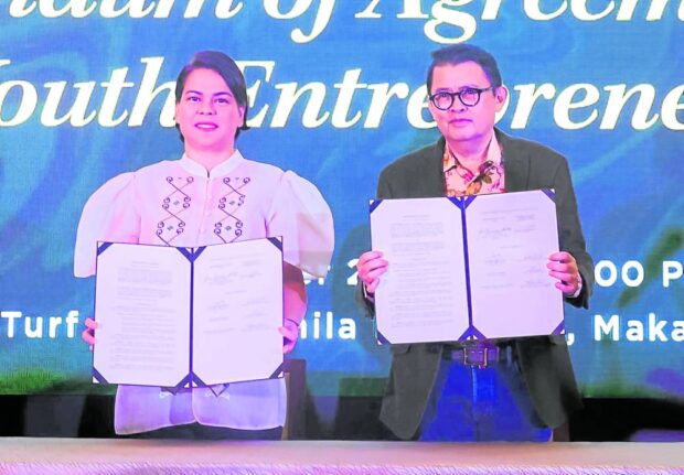 VITAL PARTNERSHIP Vice President and Department of Education Secretary Sara Duterte and Go Negosyo founder Joey Concepcion hold the signed Memorandum of Agreement promoting entrepreneurship and agriculture entrepreneurship among the Filipino youth through various programs and initiatives (top photo). The signing was held on Nov. 27 to coincide with Go Negosyo’s 18th Anniversary.