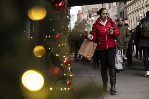 US retail sales rose 0.3% in November