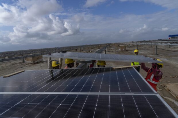Wind, solar and batteries grow despite economic challenges