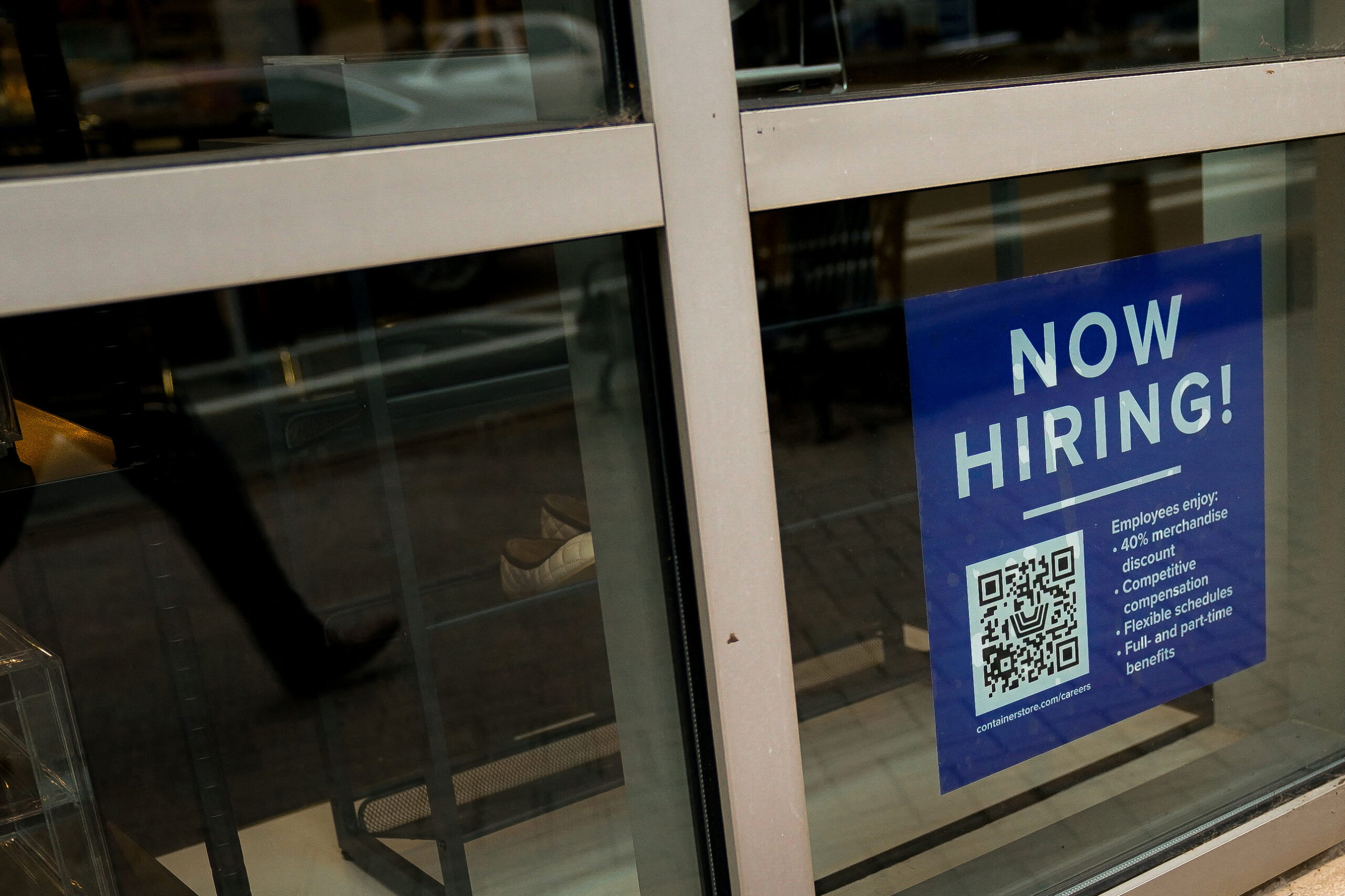 US job cuts fall back in Dec but nearly double for all of 2023