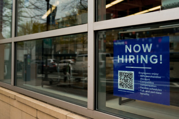 US weekly jobless claims unexpectedly fall