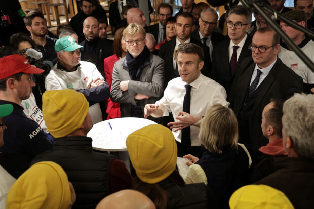 Macron meets with protesting farmers in Paris