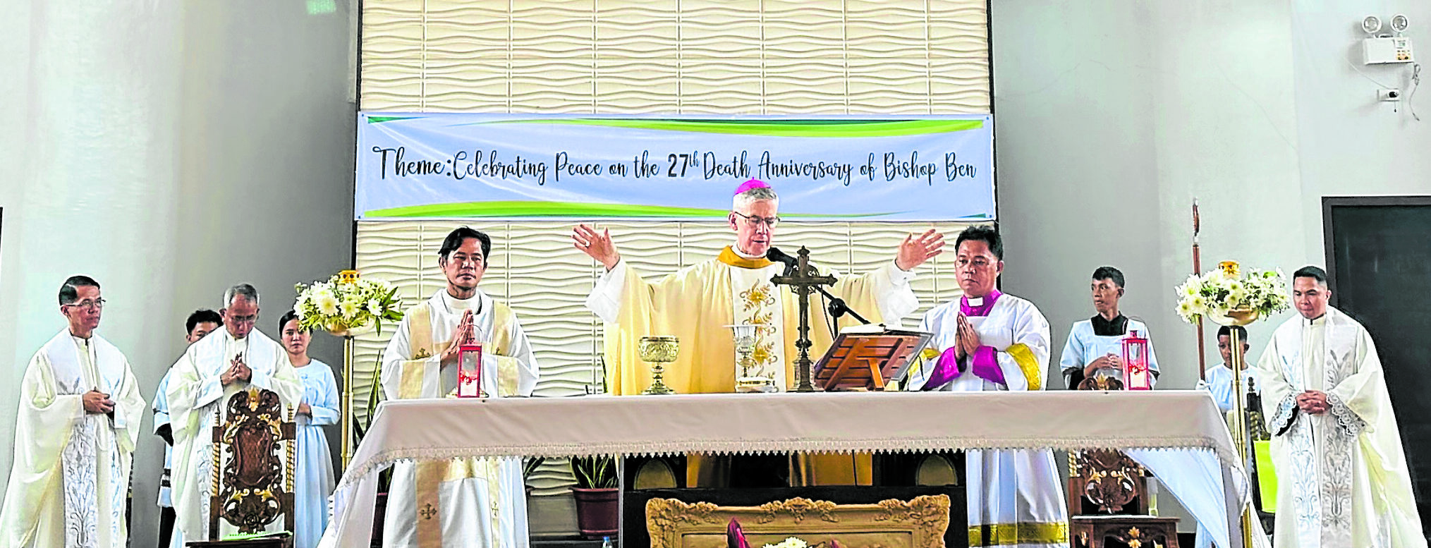 Archbishop Charles John Brown, Papal Nuncio to the Philippines, and Bishop Charlie Inzon (left), Apostolic Vicar of Jolo, celebrate mass at Our Lady of Mt. Carmel Cathedral for the 27th death anniversary of Bishop Ben de Jesus.