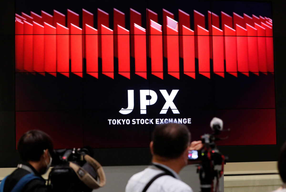 Tokyo stocks open higher with focus on yen