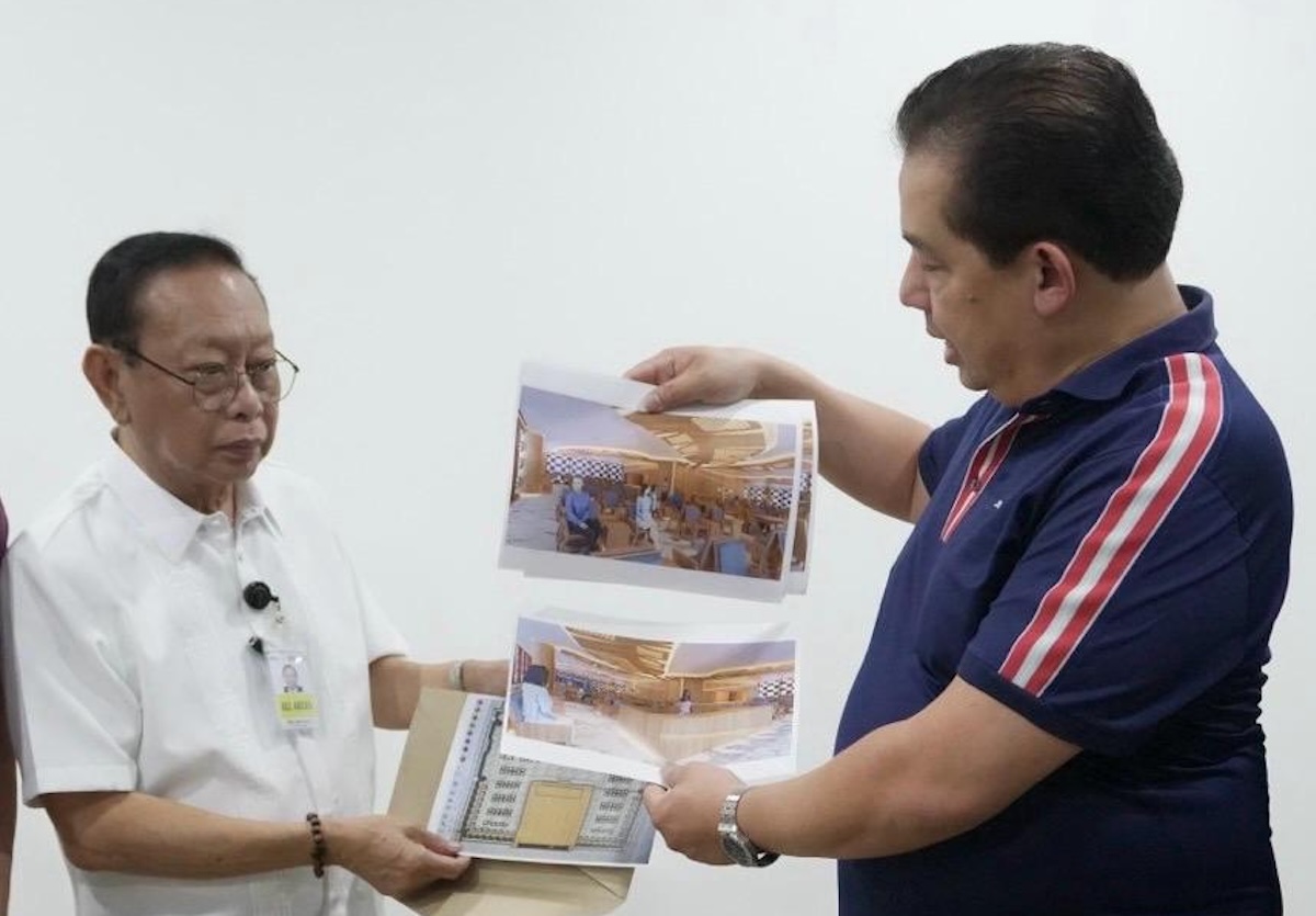 PHOTO: MIAA General Eric Jose Castro Ines (left) shows Speaker Martin Romualdez an artist's perspective of the expanded OFW Lounge for NAIA Terminal 3. STORY: Romualdez thanks SMHC for bigger OFW lounge at Naia Terminal 3