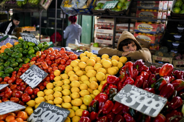 Argentina reports its first single-digit inflation in six months