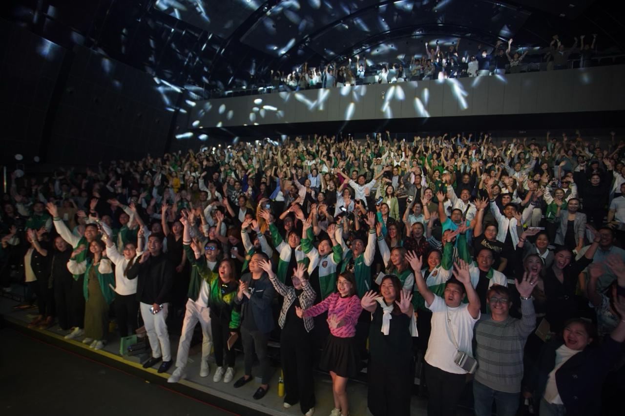 JC Premiere held its first ONE% Masterclass last June 8, 2024, at the Samsung Hall in SM Aura, Taguig City. It was attended by JC Premiere’s leaders, coaches and authorized wholesalers. The event speakers were JC’s founders, President and CEO,Jonathan So, and Vice President and CFO Carlito Macadangdang. 