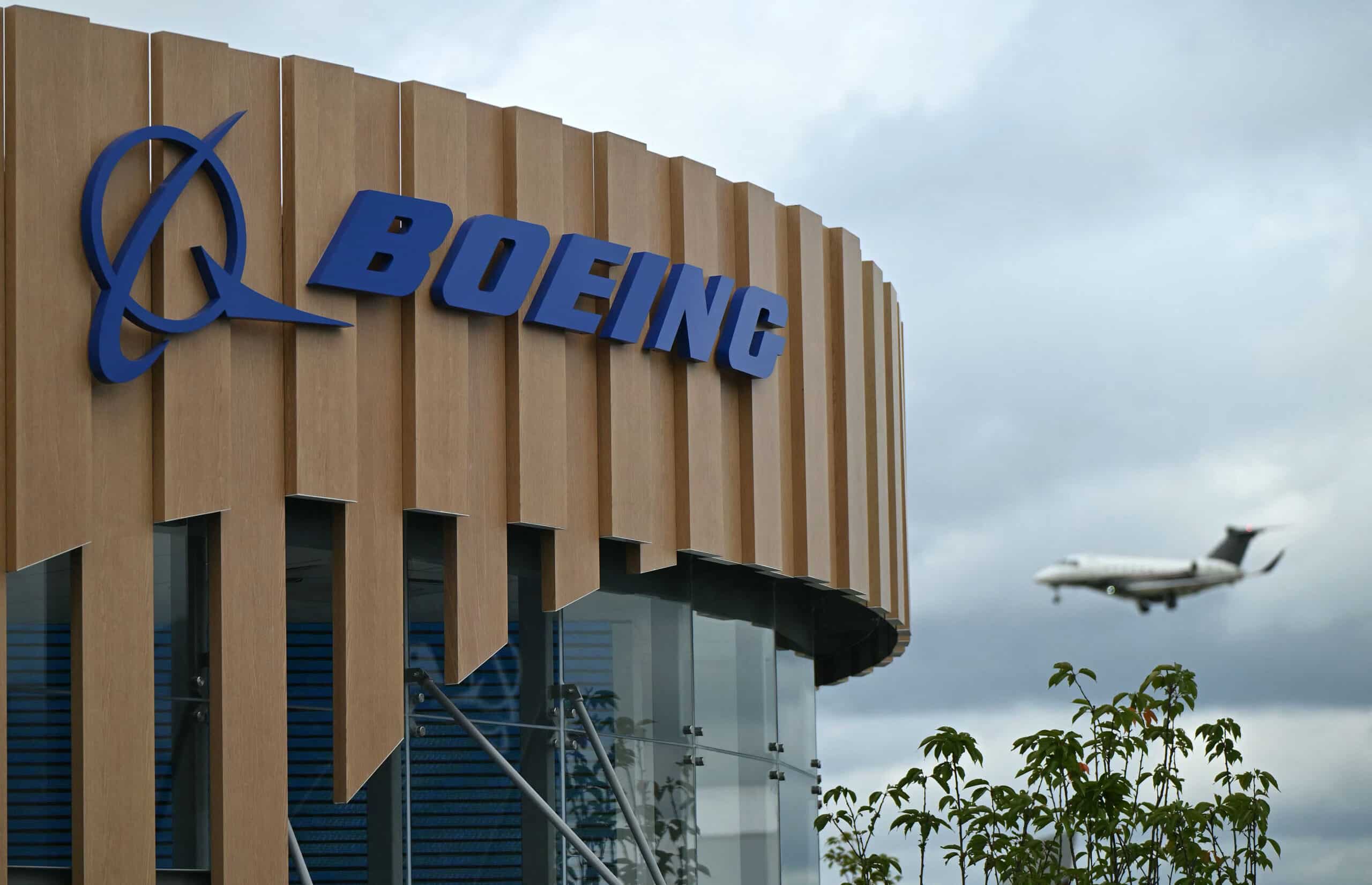 Crisis-hit Boeing flies high at Farnborough Airshow