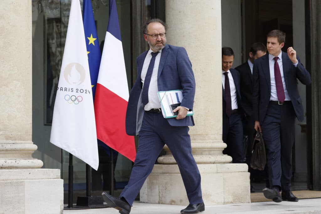 French Chief of Staff to the Ministry of the Economy, Finance and Industrial and Digital Sovereignty Jérôme Fournel (L) 