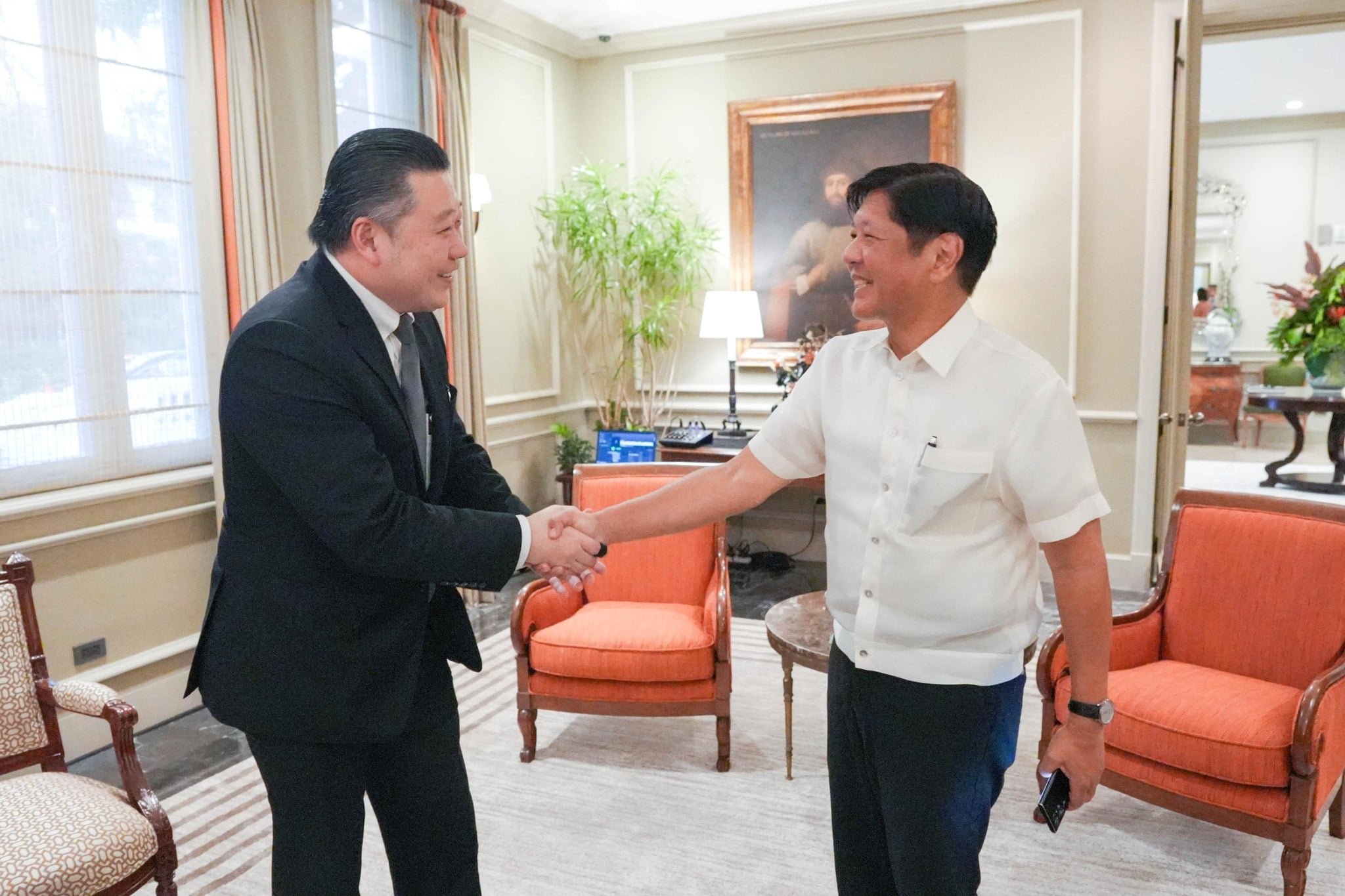 Charoen Pokphand Group chairperson Soopakij “Chris” Chearavanont (L) and President Ferdinand Marcos Jr. (Photo from President Marcos' Facebook page)