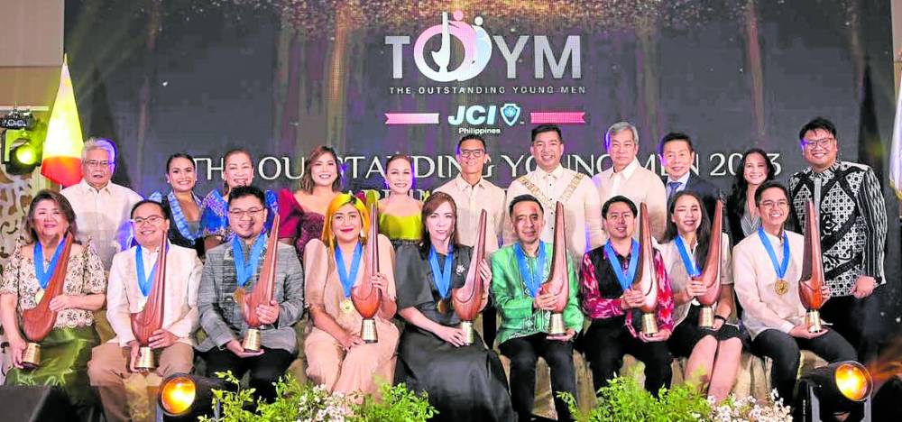 TOYM CLASS OF 2023 Seated from left: Mylene Co, representing her son, Stephen Michael Co; John Mark Napao; Jan Carlo Punongbayan; Khrista Francis Desesto; Ma. Regaele Olarte; Mark Sultan Gersava; Tor Sagud; Emily Obiena, representing her brother, EJ Obiena; and Kenneth Isaiah Abante. Standing: Larry Cruz, Cherrie Atilano, Anthonette Velasco, Liezl Alfonso, Chaye Revilla, Bienvenido Tantoco III, Kerby Salazar, Gap Legaspi, Johnlu Koa, Sab Ongkiko and Victor Baguilat Jr.