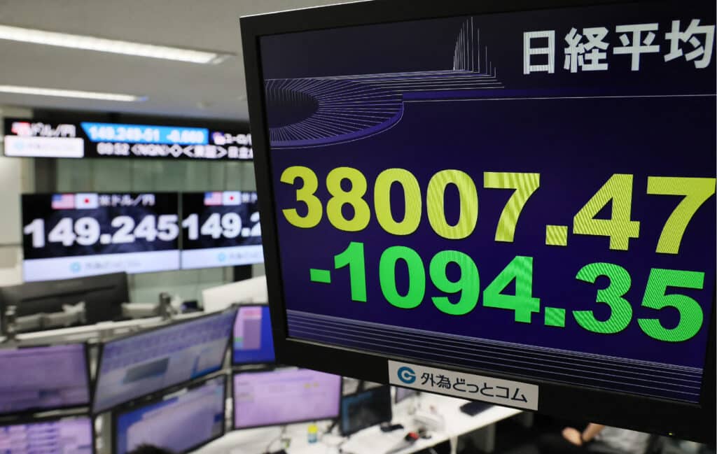 Monitors show the drop on the Tokyo Stock Exchange (front R) and the sharp appreciation in the yen versus the US dollar (back L), at a brokerage in Tokyo on August 1, 2024.