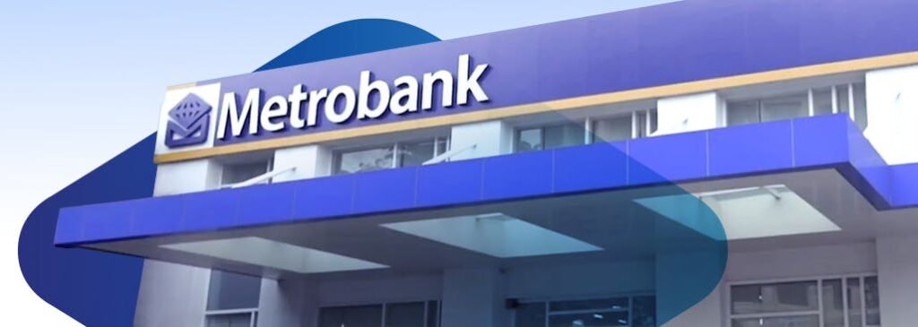 Señalización de Metrobank en la fachada de una sucursal.