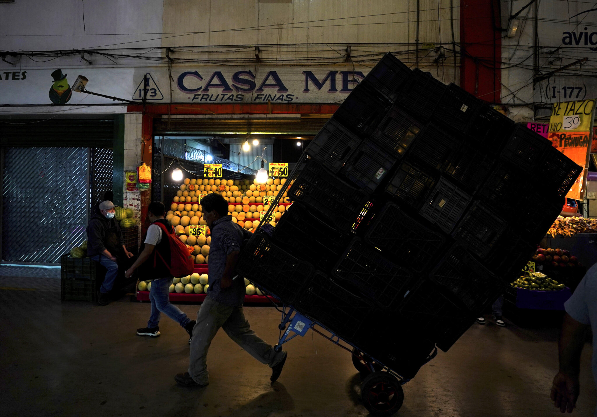 Mexico's central bank clocks rise in inflation and cuts interest rates