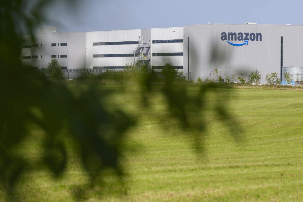 Amazon to invest £8 billion in UK in boost for new Labour gov’t