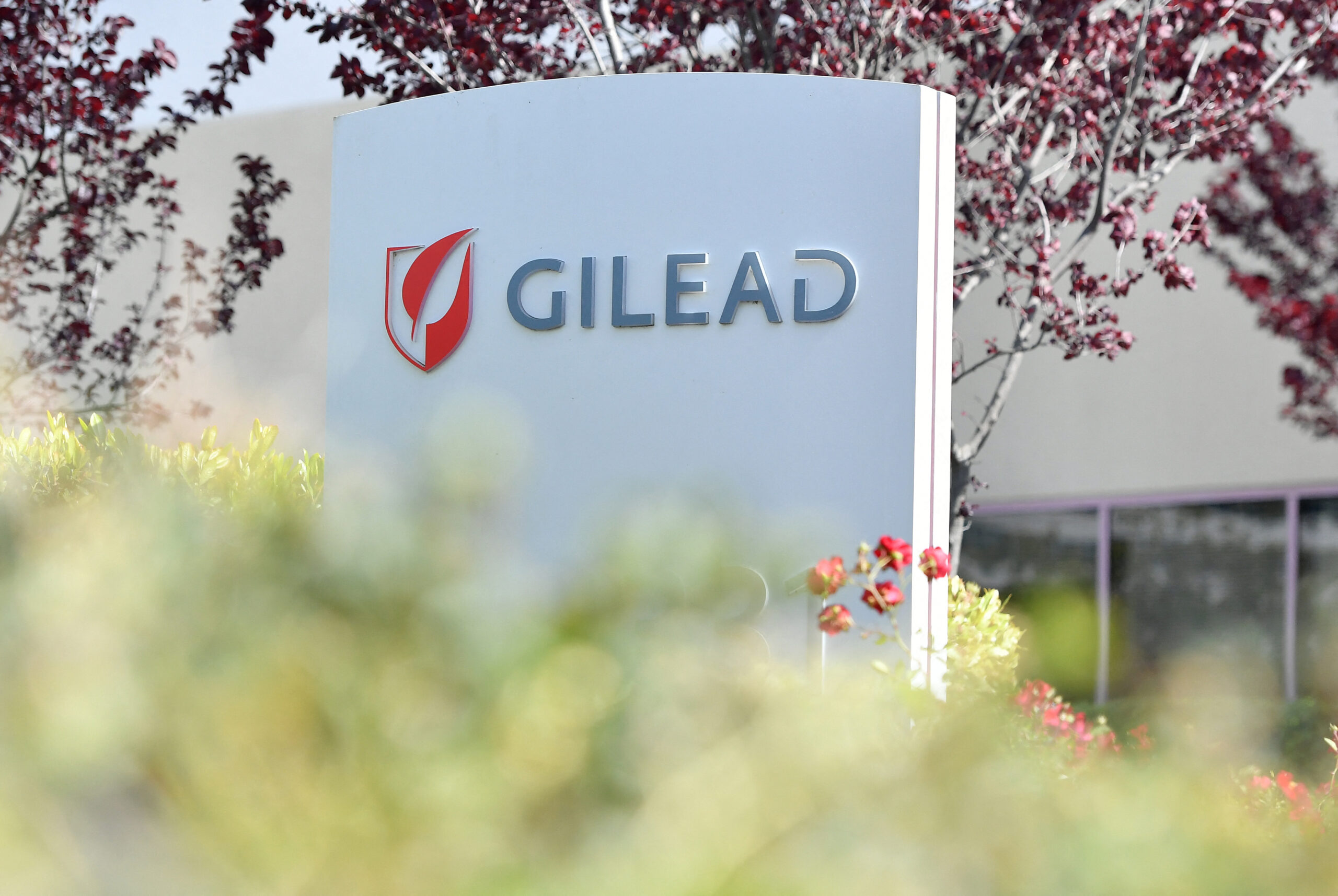 Gilead licenses HIV-prevention drug to generic drugmakers