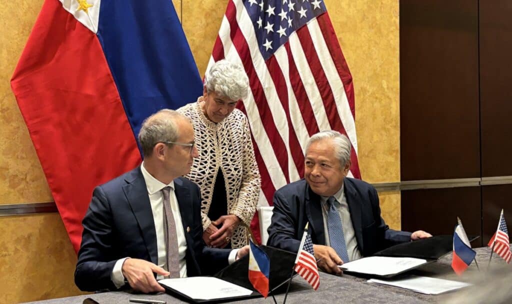 US Under Secretary of Commerce for International Trade Marisa Lago witnessed the signing of the agreement between the Philippines’ Department of Transportation and UltraPass ID.